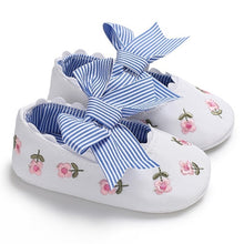 Load image into Gallery viewer, 2018 Baby Boy Shoes Spring Autumn Bow Classic Canvas Cotton Baby Girl Shoes The First Walkers Fashion Comfort Baby Girl Shoes