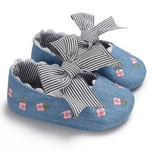 Load image into Gallery viewer, 2018 Baby Boy Shoes Spring Autumn Bow Classic Canvas Cotton Baby Girl Shoes The First Walkers Fashion Comfort Baby Girl Shoes